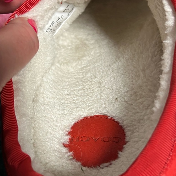 Coach women’s Red slippers size 8.5 - Picture 5 of 7